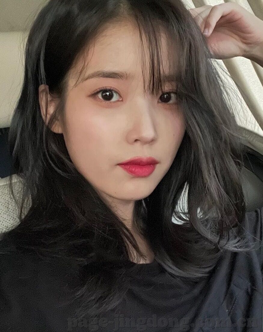 人妻av女优-探索人妻角色的多维度视角，从AV女优的视角出发